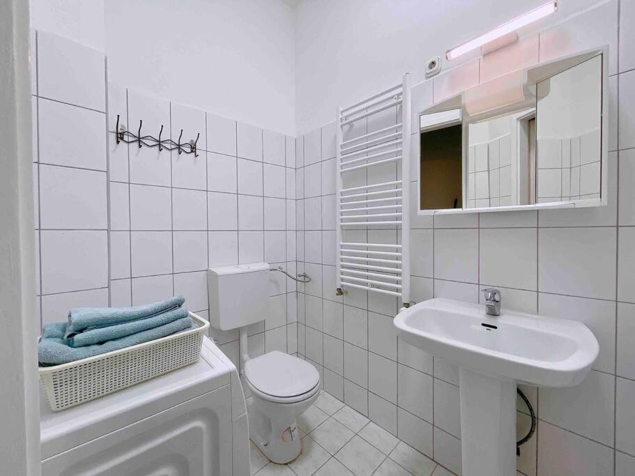 C Downtown Cozy Family Loft Apartment บูดาเปสต์ ภายนอก รูปภาพ